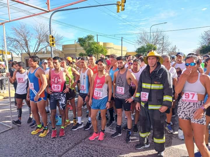 4ta Edicion de la Maraton Bomberos Voluntarios de General Villegas. MITO GUERRA Y NATALIA VELAZQUEZ GANARON LOS 8 KILOMETROS