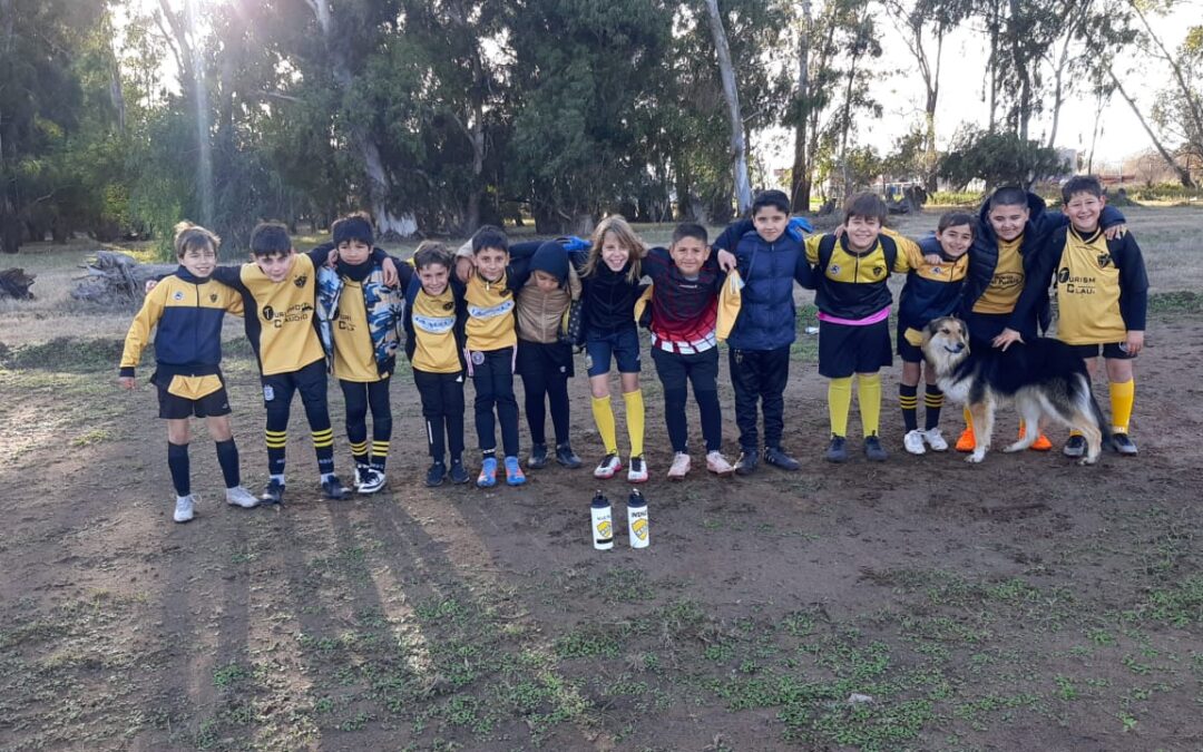 Monumental participo de encuentro de Futbol Infantil en Catrilo
