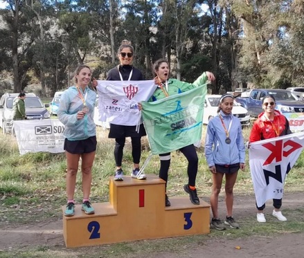 Emiliano Bustos en 20 K y Andrea Changazzo en 10K ganadores en el Cerro Cura Malal. Muchos locales presentes