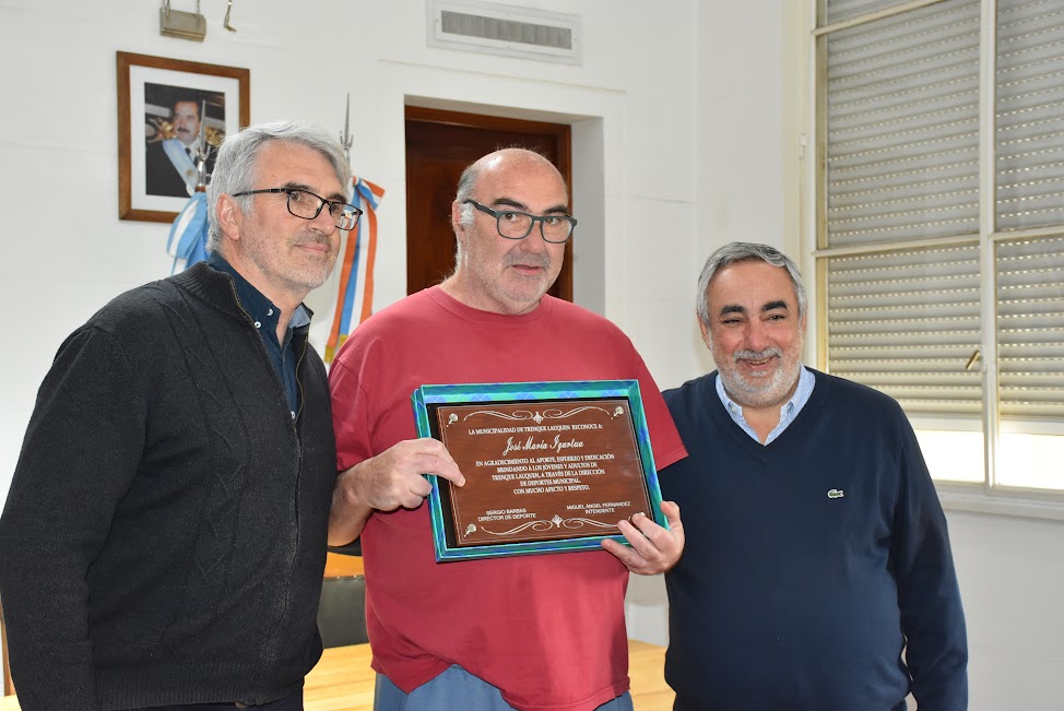 EL INTENDENTE FERNÁNDEZ RECONOCIÓ ESTA MAÑANA (LUNES) A JOSÉ “CHOLO” IGARTÚA POR SU DESTACADA TRAYECTORIA EN EL ÁREA DE DEPORTE DEL MUNICIPIO