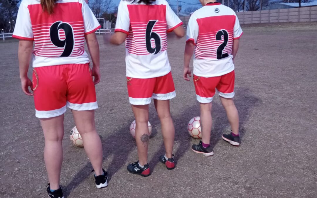 Futbol Femenino de Atletico Trenque Lauquen con nueva indumentaria