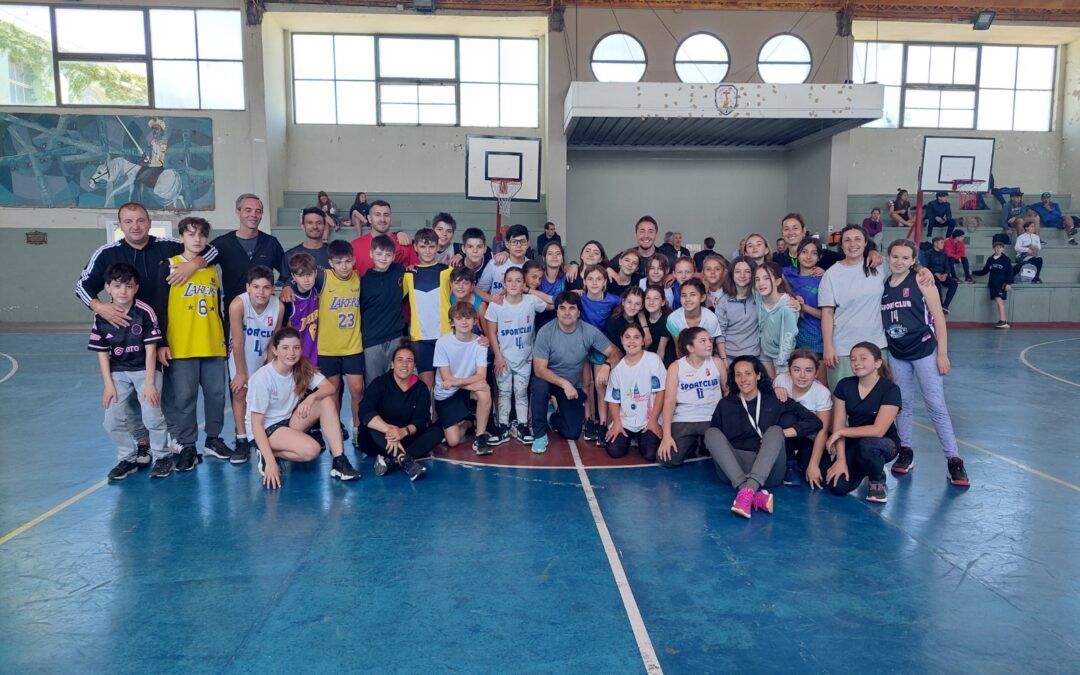 Exitosa clínica de Mini Basquet