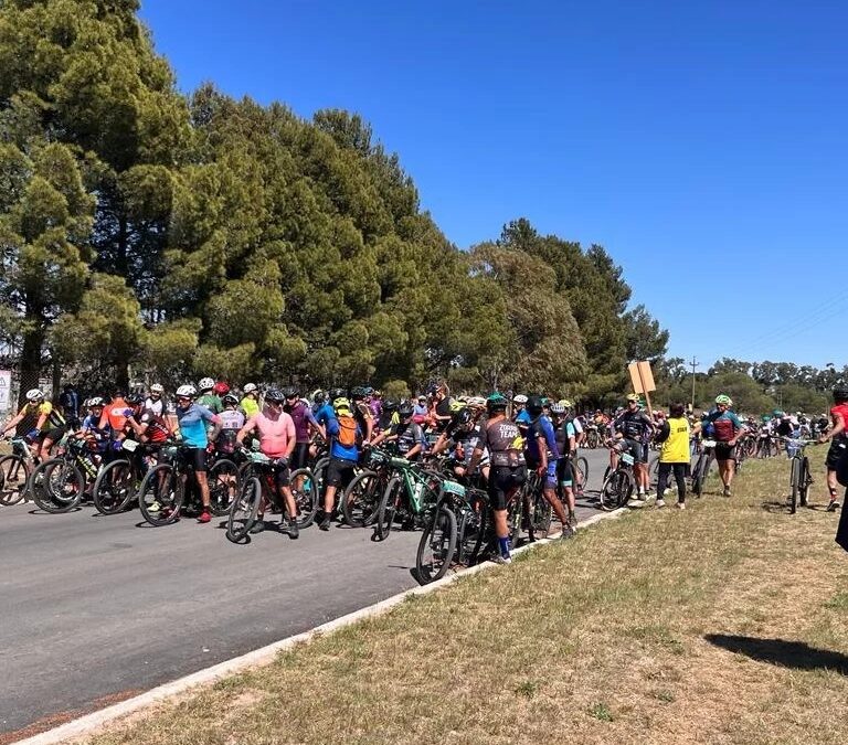 Nutrida participacion trenquelauquense en la 13° edición de la Vuelta Al Cerro Cura Malal en Pigüé
