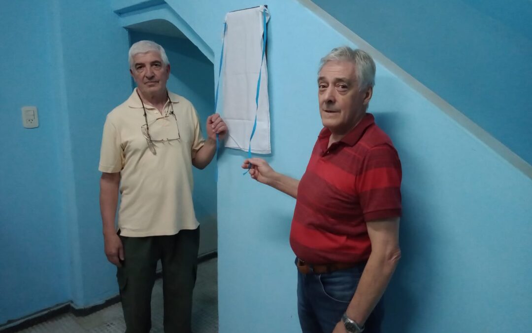 A 50 AÑOS DEL PRIMER CAMPEONATO DE BARRIO ALEGRE, descubren placa en el vesturio celeste