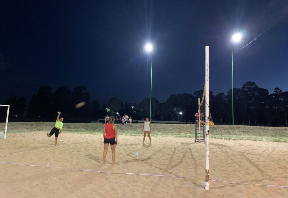 OLIMPÍADAS DEL REENCUENTRO 2024: SE COMPLETÓ LA PRIMERA FECHA DEL BEACH VÓLEY FEMENINO EN CANCHAS DEL POLIDEPORTIVO