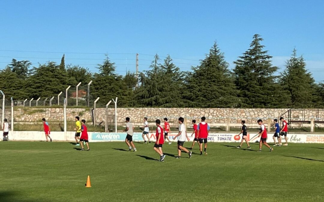 Continuan entrenamientos en Barrio Alegre con vistas a los amistosos. Esta abierto a quienes se quieran incorporar