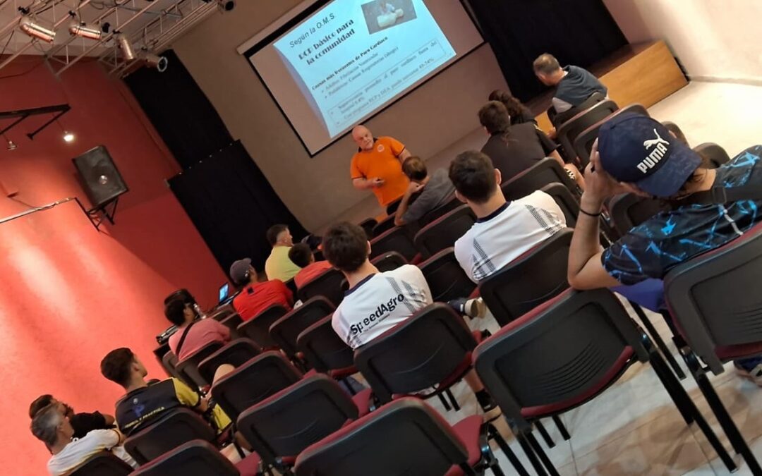 DEFENSA CIVIL DIO UNA CHARLA SOBRE PRIMEROS AUXILIOS CON TÉCNICAS DE RCP Y USO DE DEA A LOS REFERENTES DE LOS CLUBES DE FÚBTOL DE LA CIUDAD