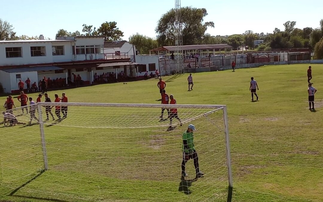 LTF Futbol Senior _ Huracan de Pellegrini volvio a la categoria con goleada