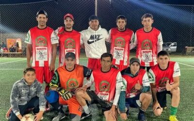 Torneo de Futbol 8 en «La Scaloneta» – Panaderia El Corcho y Gonzalez Pulverizaciones punteros de zonas