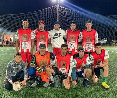 Torneo de Futbol 8 en «La Scaloneta» – Panaderia El Corcho y Gonzalez Pulverizaciones punteros de zonas