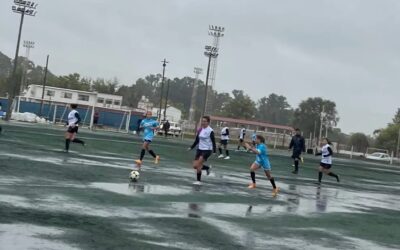 Amistosos de Futbol Femenino – Las chicas se divirtieron bajo el agua