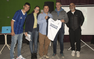 Actualidad: Inédita subasta regional de camisetas deportivas en un centro de Educación Especial Nro 4501 en Daireaux