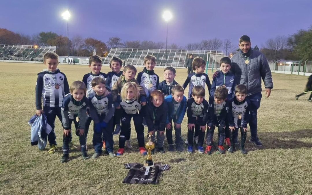 Infantiles de FBC Argentino jugaron en Intendente Alvear (LP) y seven en Barrio Alegre