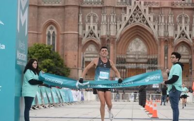 Atletismo: El carhuense Cristian Cabrera y Fiorella Caviglia ganaron los 21 kms en Mar del Plata