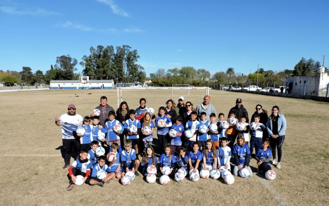 36 pelotas y juego de redes nuevas, con el aporte de fondos de la Sub Comisión de Fútbol Femenino, Sub Comisión de Fútbol Infantil y CD del Club GIAT.