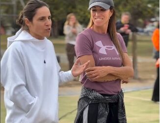 “Mechi” Margalot y “Magui” Aicega brindaron una clínica de hockey en el FBC Argentino.