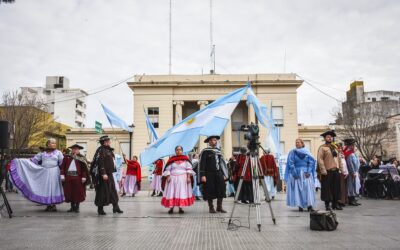 Con actividades artísticas, exposiciones, chocolate caliente, danzas y suelta de palomas, la Municipalidad celebró el Día de la Independencia