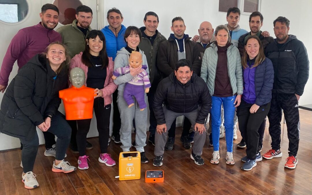 DEFENSA CIVIL MUNICIPAL DIO UN TALLER DE PRIMEROS AUXILIOS AL PERSONAL DE LA DIRECCIÓN DE DEPORTE