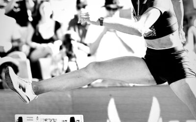 Atletismo: La atleta norteamericana McLaughelin mejoró el récord mundial de 400 metros con vallas