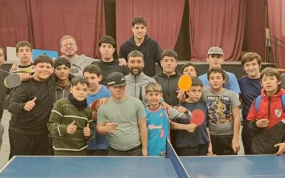 Los jóvenes del programa ENVION estuvieron en la sede de Barrio Alegre invitados por la Escuela de Tenis de Mesa