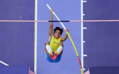 Juegos Olímpicos: Atletismo, el sueco Armand Duplantis, campeón olímpico con nuevo récord y además batió el récord del mundo