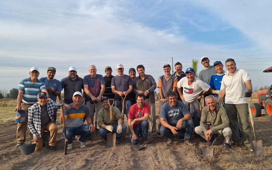 El golf local sigue creciendo, se agregan nuevos hoyos y gran plantación. El Torneo Bridgestone fue ganado por Ortiz, Blondi y Cassan en sus categorias