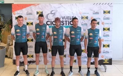 Ciclismo: Equipo de Trenque Lauquen en una prueba ciclística patagónica de ruta en Cutral Co, provincia de Neuquén
