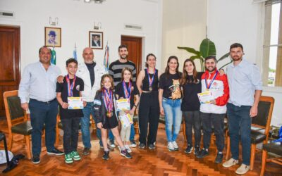 EL INTENDENTE RECIBIÓ Y ENTREGÓ RECONOCIMIENTOS A LA DELEGACIÓN DE KARATE DE TRENQUE LAUQUEN POR SU EXCELENTE PARTICIPACIÓN EN EL MUNDIAL