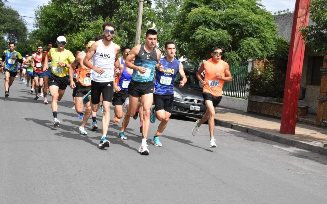 UOCRA CORRE 2024 – Natalia Velazquez gano en Santa Rosa. El Carhuense Cabrera, escoltado por Marcos Perna y Manuel Amicone el podio entre los varones