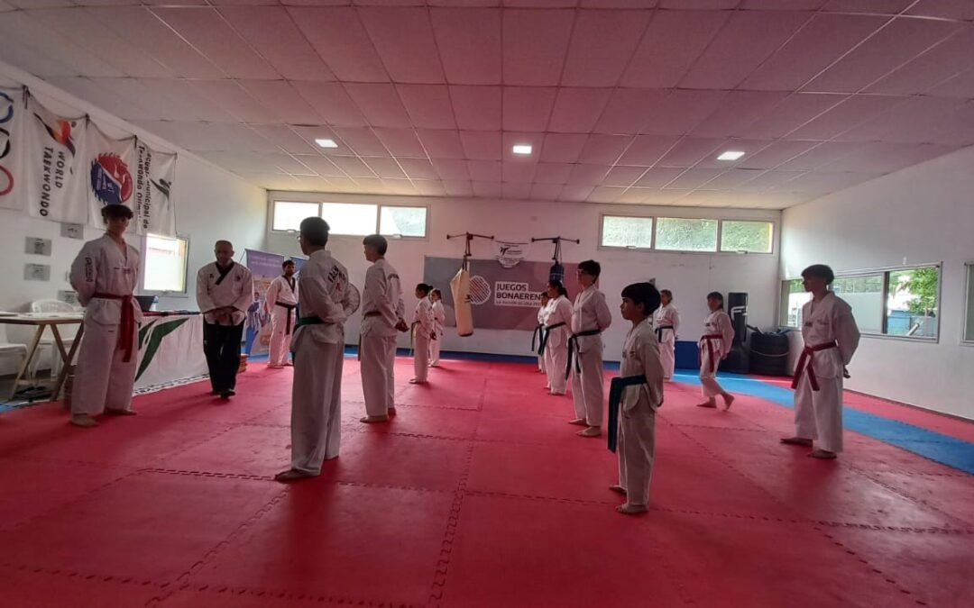 NUEVOS ASCENSOS EN LA ESCUELA MUNICIPAL DE TAEKWONDO OLÍMPICO Y DOS CINTURONES NEGROS