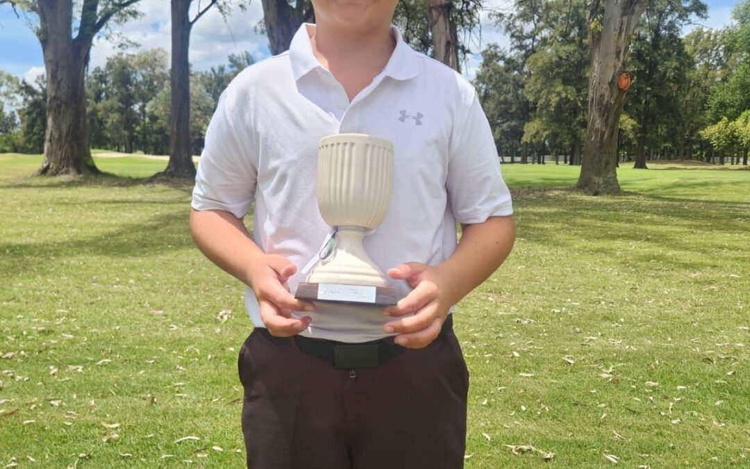 Pedrito Moralejo recibio premio como ganador de FENOBA y juega a partir de mañana el Torneo Nacional Junior de Golf