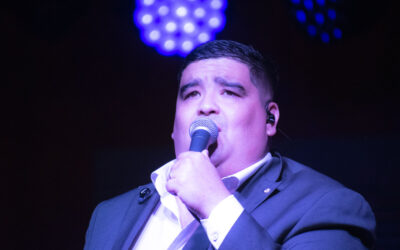 Desbordante noche abarrotada de gente el sábado en el Cultur 30, actuó Aumentando El Ritmo y el grupo La Nueva Luna del Chino con el cantante Gabriel González