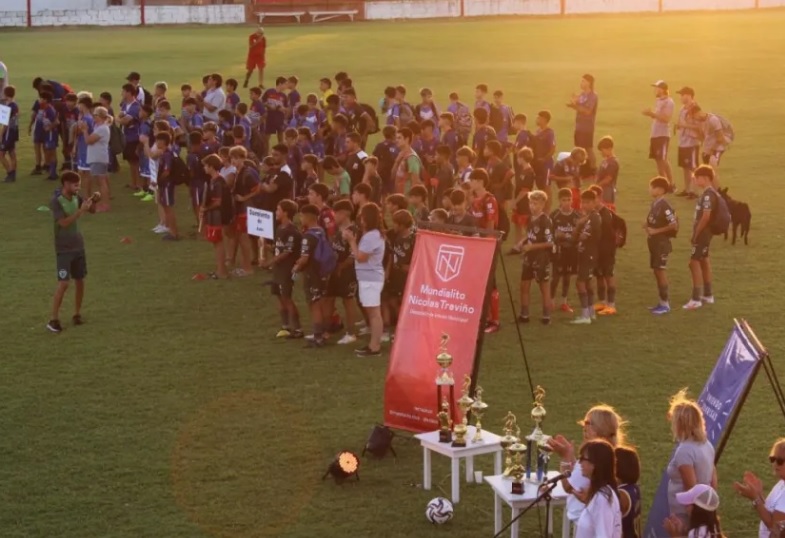 Se juega Mundialito Nico Treviño 2025 en Bolivar con la participacion de Team Sport Trenque Lauquen