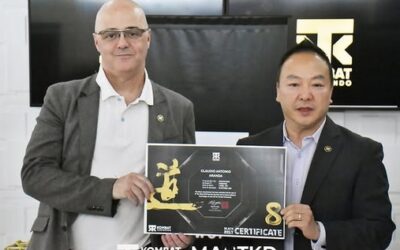 Claudio Aranda recibió el 8vo DAN de Kombat Taekwondo
