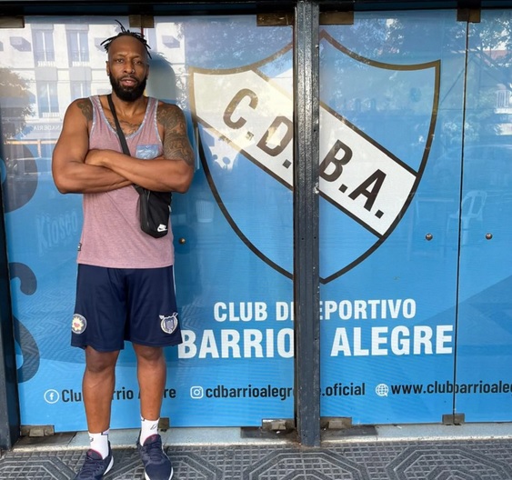 Llegó americano para reforzar la primera división del básquet de Barrio Alegre