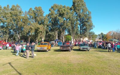 Beruti: Las Motos y autos antiguas colmaron este domingo 27 las instalaciones de la Estación