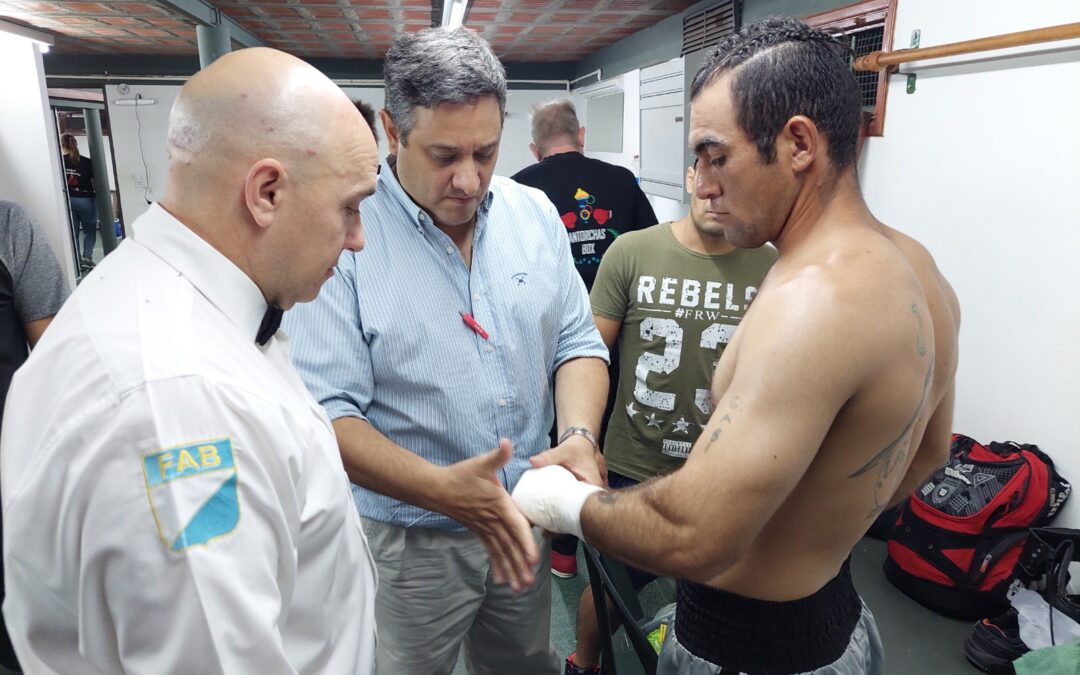 LA COMISIÓN MUNICIPAL DE BOX DESTACÓ EL LOGRO DE «FREDI» ANGULO: SE RECIBIÓ DE ÁRBITRO PROFESIONAL