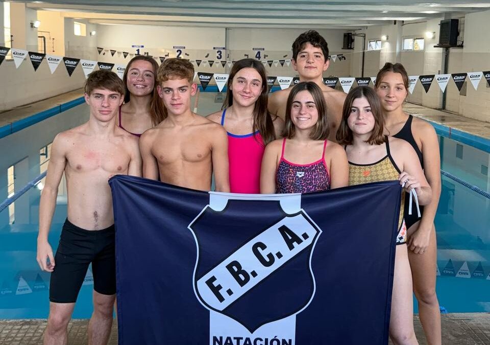 El equipo de natación del Club Argentino está compitiendo en el Provincial de Natación en Mar del Plata