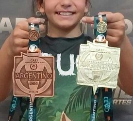 Luisiana Rivarola medalla de oro en su categoria y bronce en categoria mixtos infantiles en el Circuito Argentino de Jiu Jitsu
