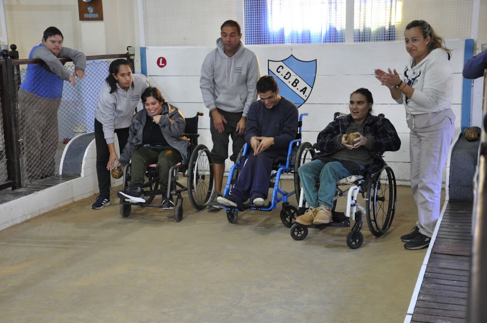 EL CENTRO DE DÍA “POR LA VIDA” PARTICIPÓ DE UNA PRÁCTICA DE BOCHAS EN EL CLUB BARRIO ALEGRE