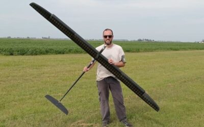 Aeromodelismo: El trenquelauquense Emmanuel Juárez junto a los Palmieri, quinto en competencia vuelo libre de equipos en el Mundial de Rumania
