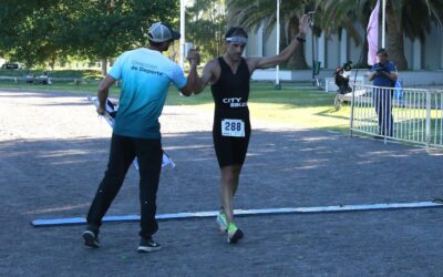 EL TRIATLÓN REGIONAL SE DISPUTÓ CON PARTICIPACIÓN RÉCORD DE ATLETAS