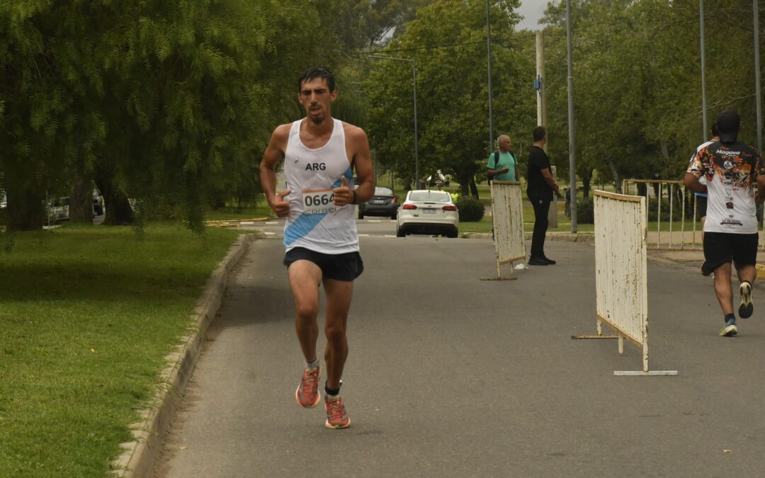 Atletismo: Gastón Benedetti gano los 5 kms y Paola Griffa segunda en los 10 kms, prueba en Eduardo Castex