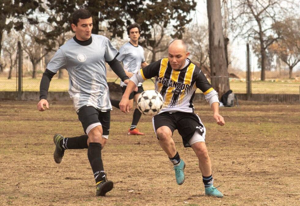 Fútbol Torneo Villegas: Electroingenieria TL en la A, y Cerrajería Trenque en la B, son lideres tras la reanudación del torneo Apertura