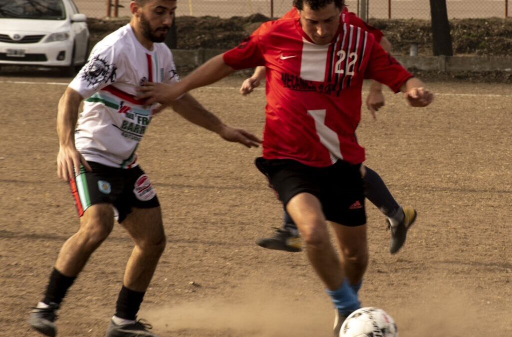 Fútbol Torneo Conrado Villegas: Goleó el único líder de la categoría A, Baterías Ares. Empató Cerrajería Trenque en la B