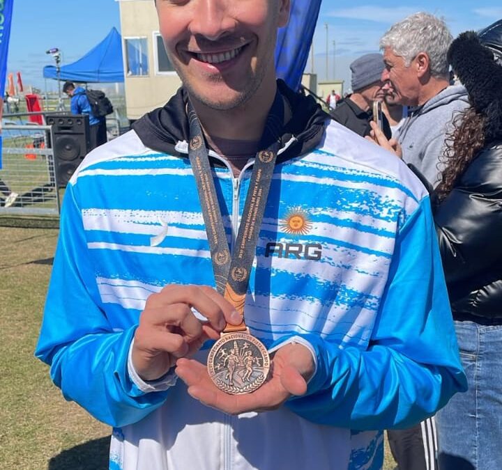 Atletismo: En el nacional master, Manicho Pereda logró plata en jabalina y Leandro Dichiara fue bronce en los 200 metros